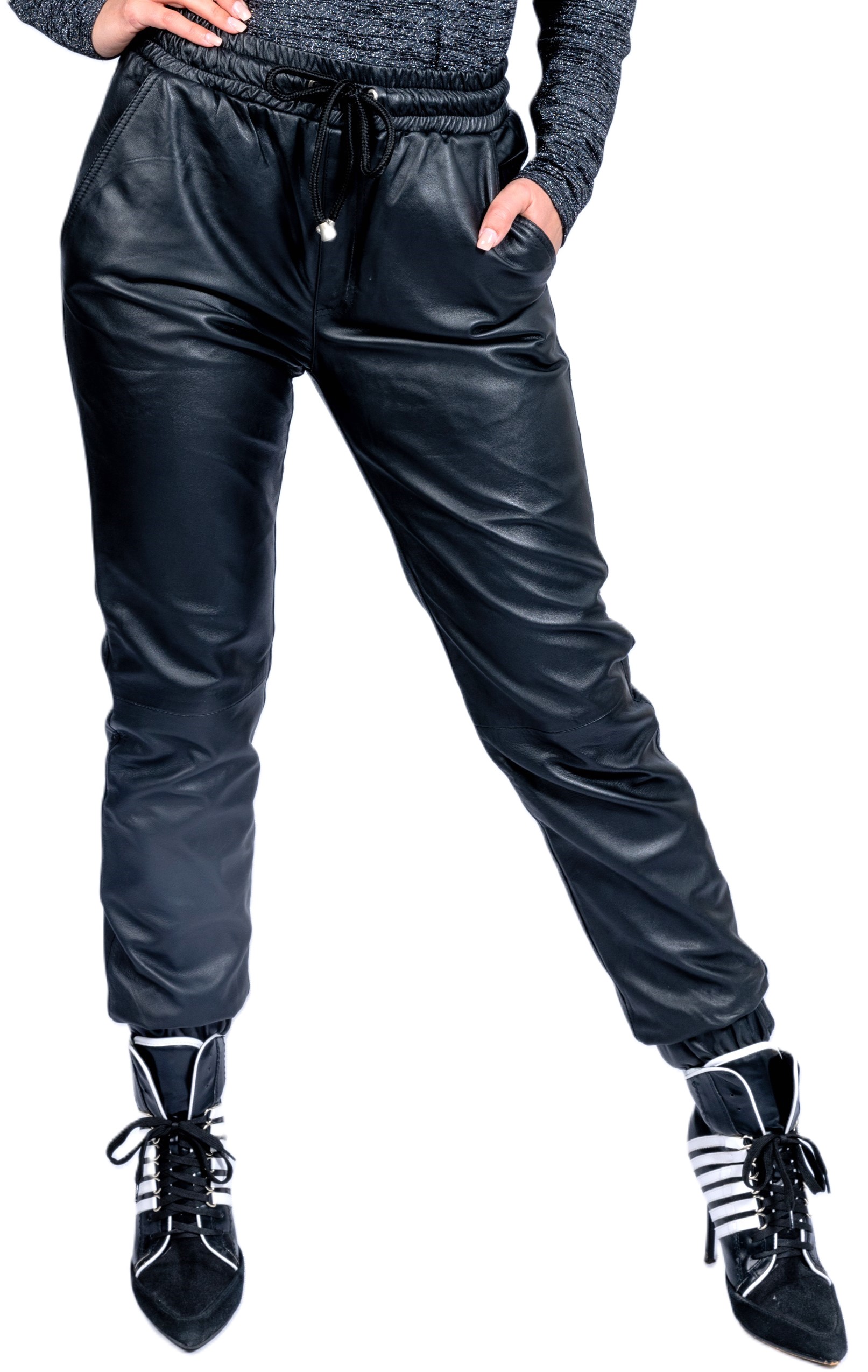 Pantalones de jogging como pantalones de cuero hechos de cuero genuino en negro