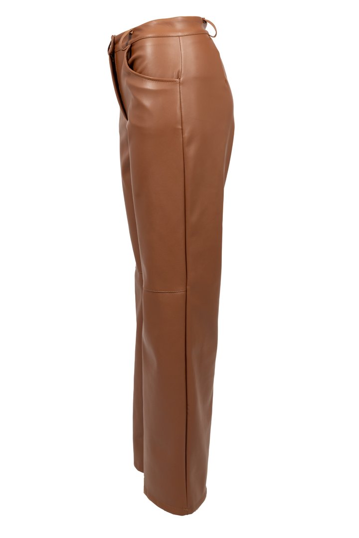 Culottes as Leather Trouser with a high Waist cognac