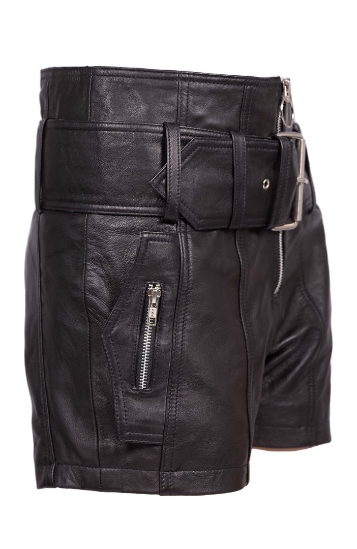 Leather Shorts in GENUINE-Leather with a large Belt in a HIgh Waist Style