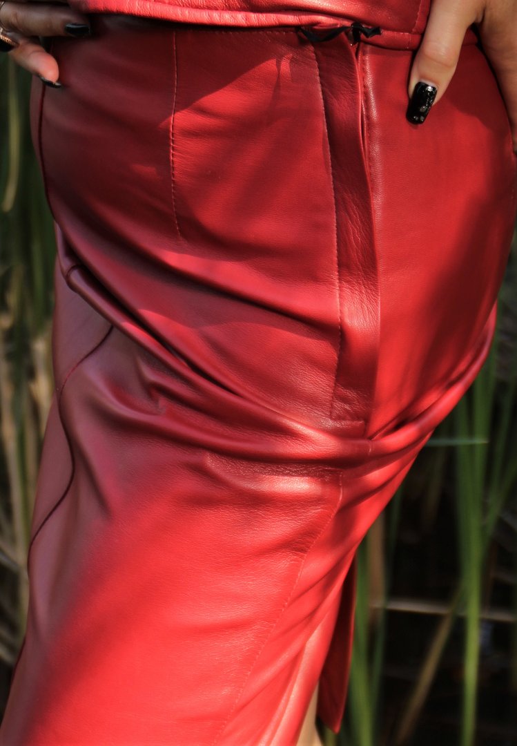 Falda de cuero falda estilo lápiz de cuero genuino en un elegante color rojo oscuro