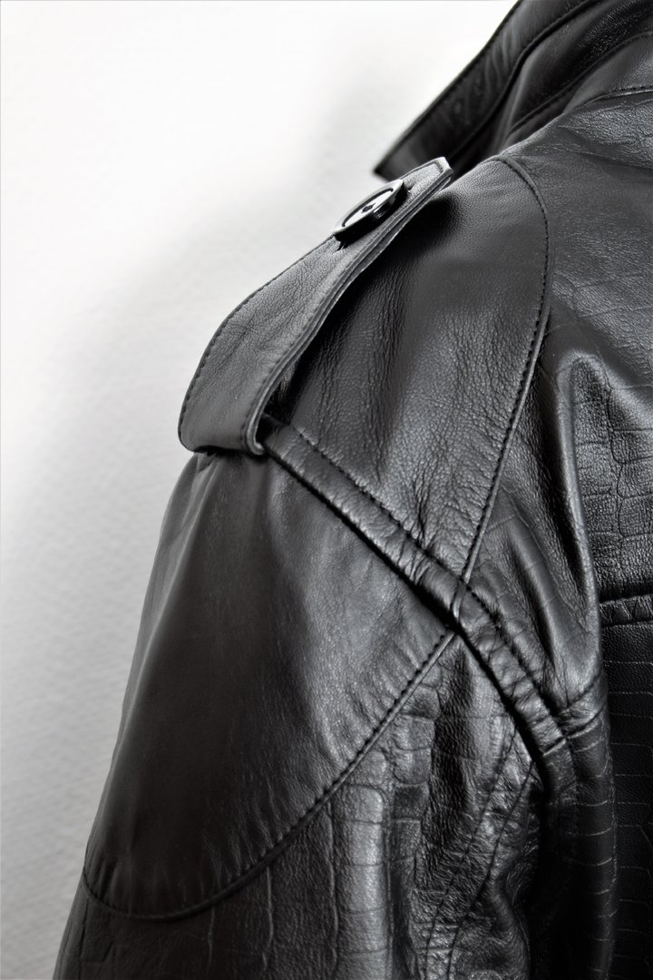 Short Coat in GENUINE LEATHER with Crocodile Embossing