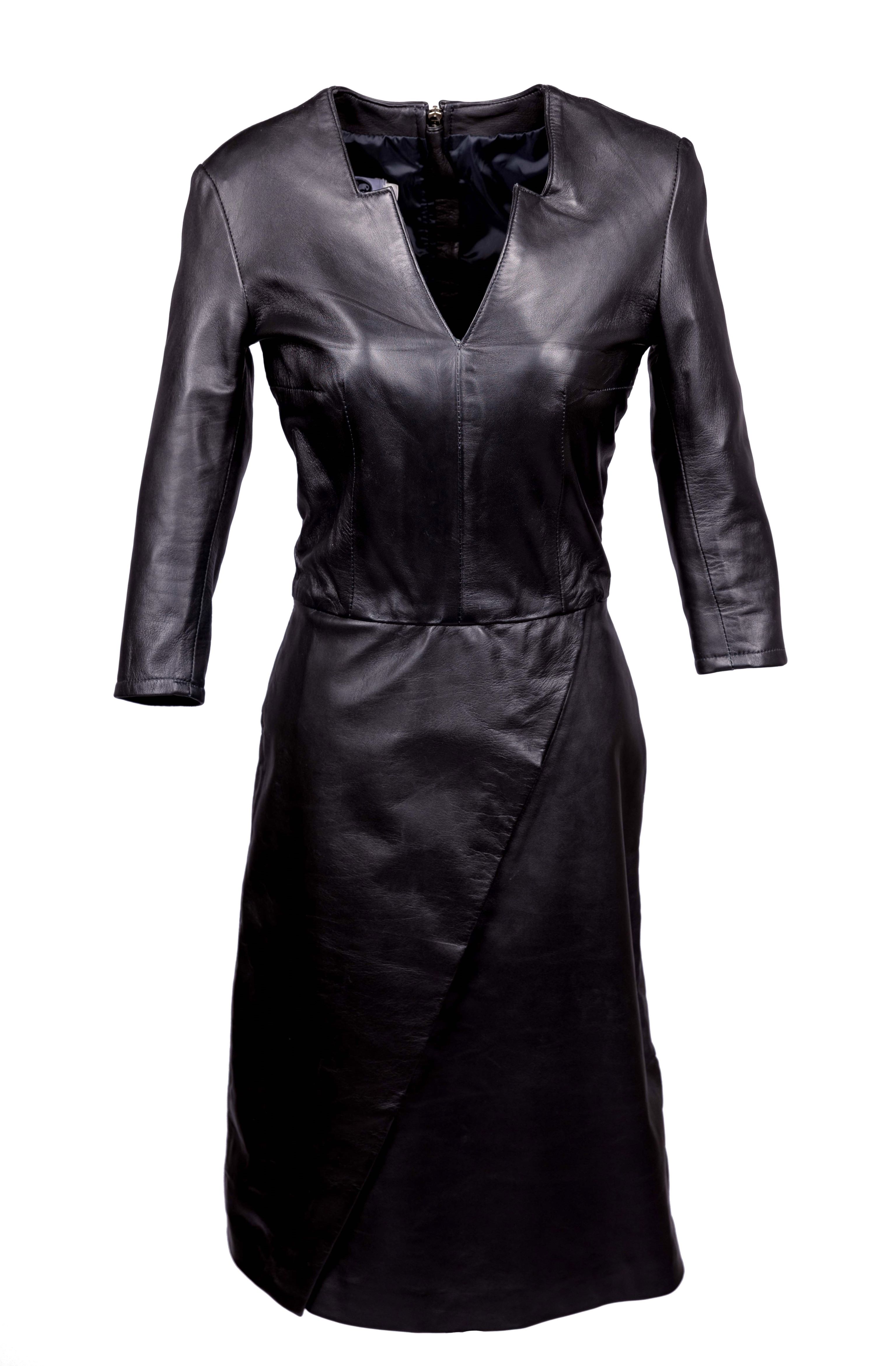 Vestido de cuero genuino como vestido de diseño en negro