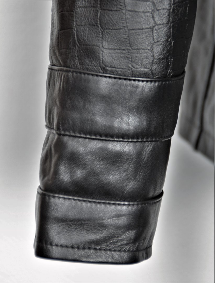 Korte mantel van ECHT leder in zwart met krokodillenopdruk