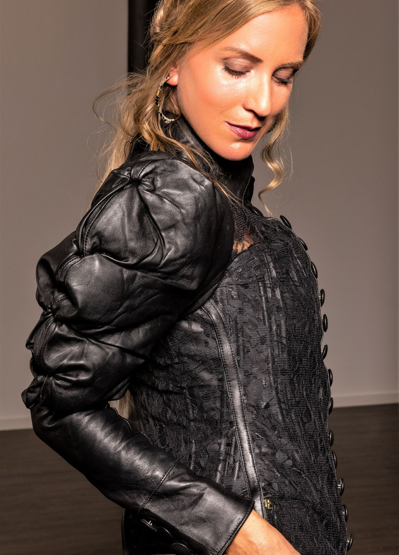 Leather blouse in GENUINE leather with puff sleeves elegant in black