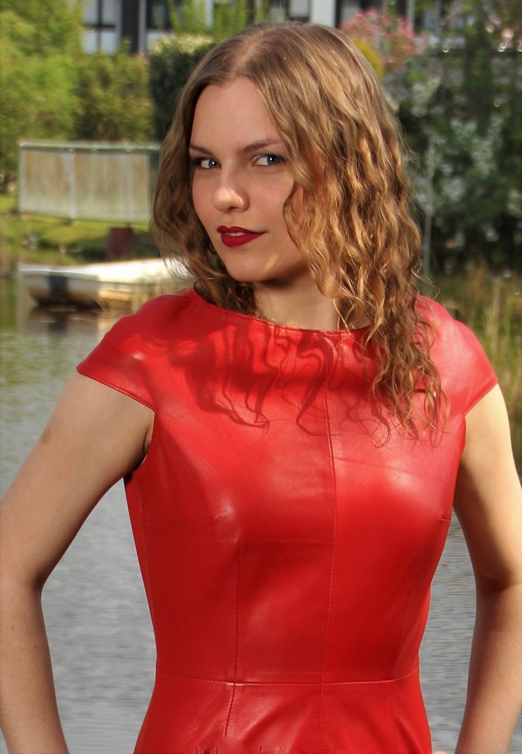 Lederkleid aus ECHT-LEDER elegant in knielang in rot