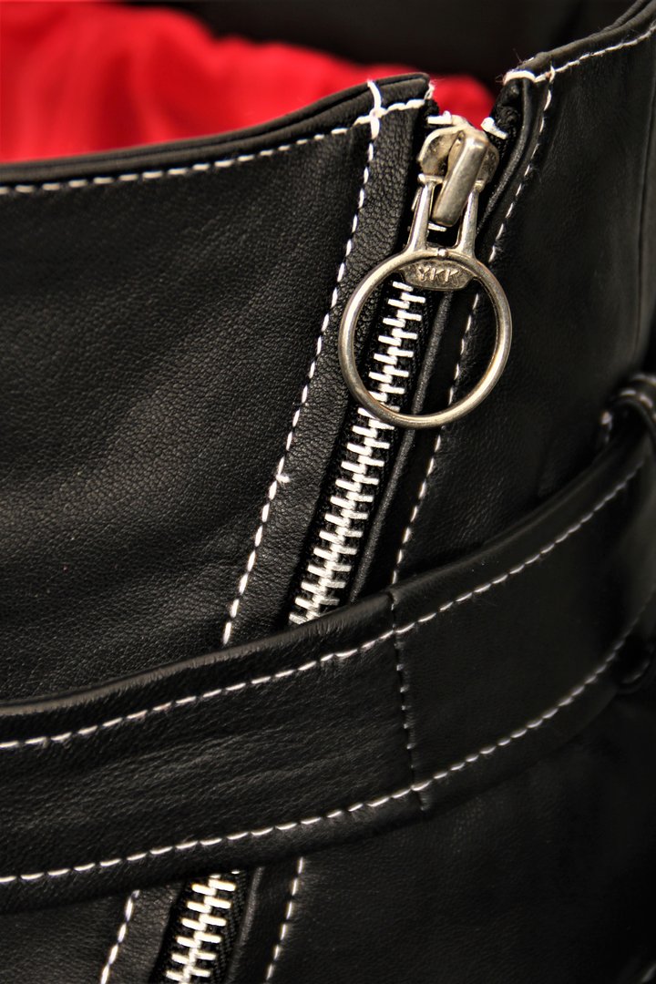 Falda de cuero genuino - corte asimétrico en negro
