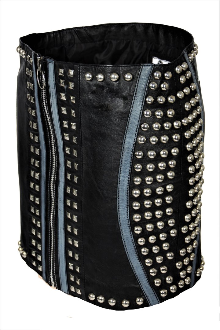 Leather skirt in GENUINE leather with rivets in black