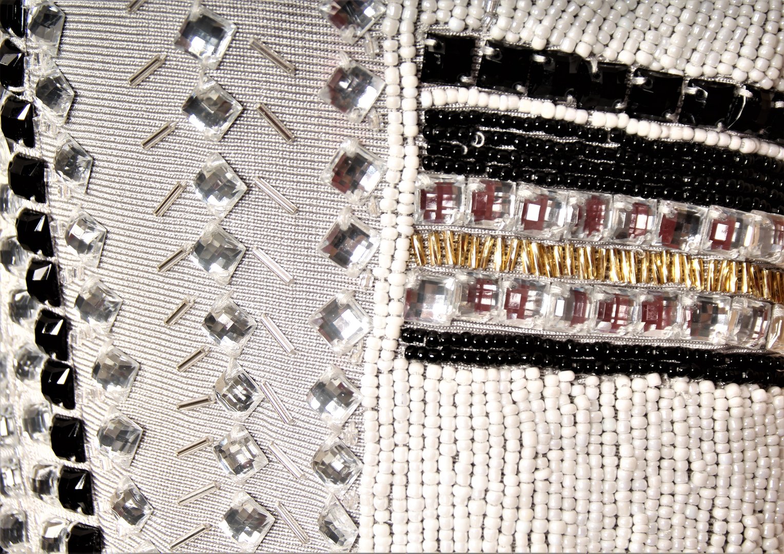 Jumpsuit / Catsuit in silbergrau mit Kristallen und Perlen
